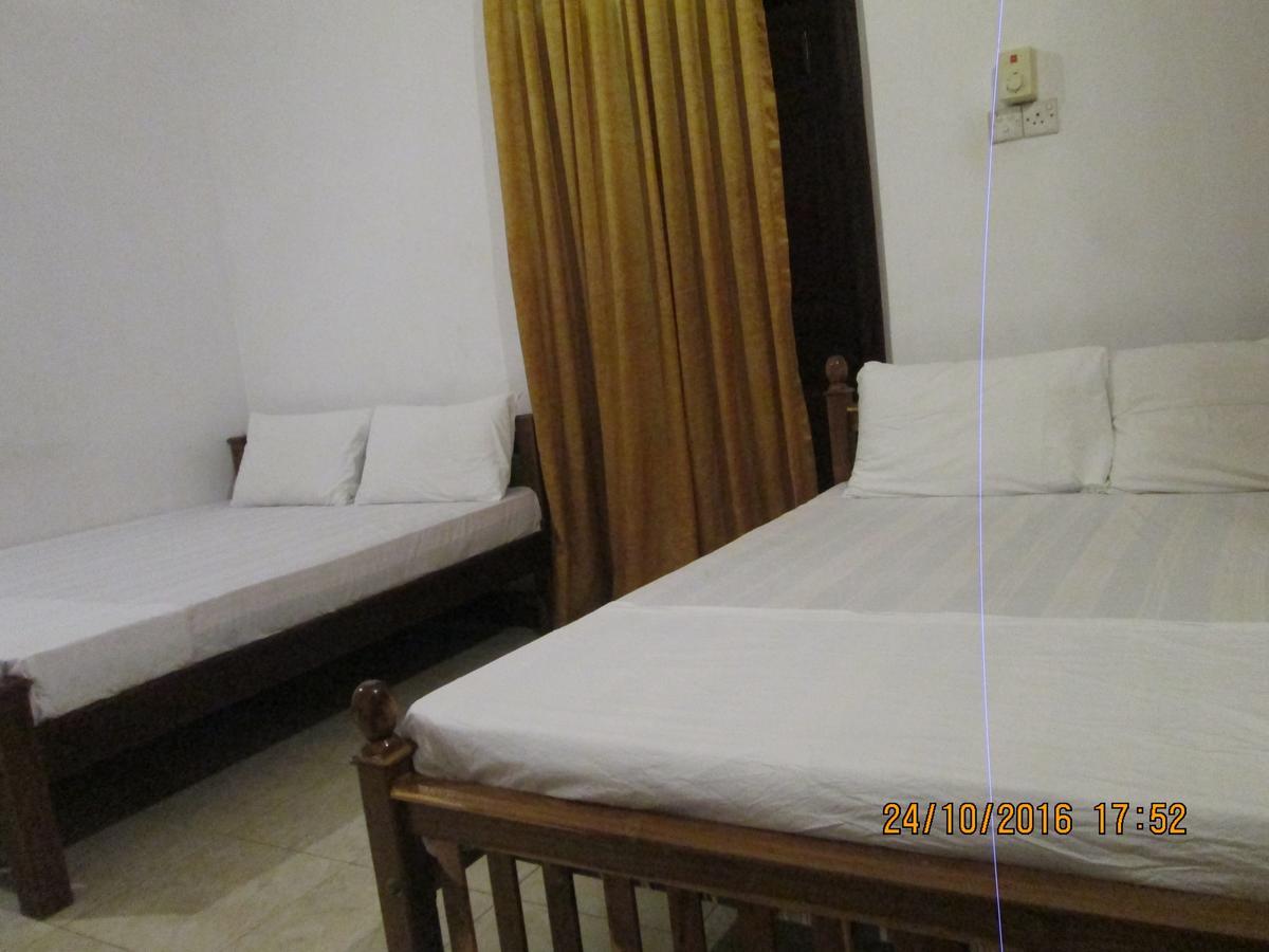 Hotel Blue Whale Jaffna Exterior foto