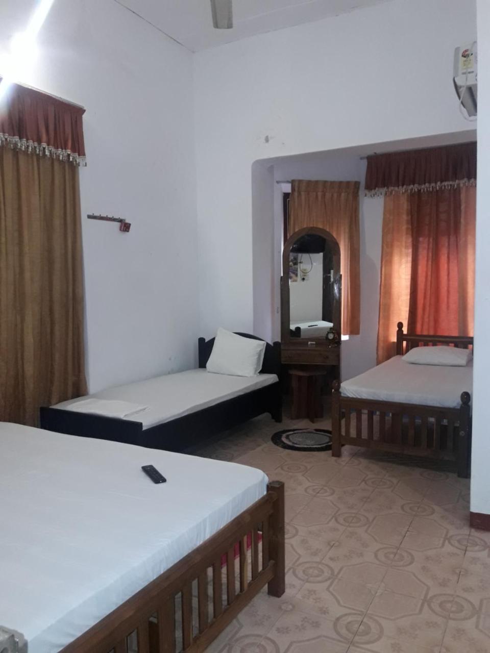 Hotel Blue Whale Jaffna Exterior foto